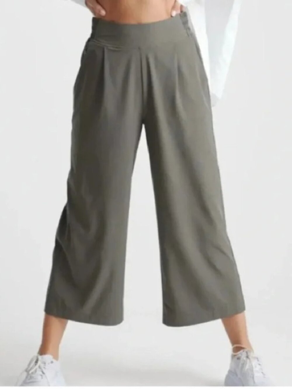 Quince Performance Tech Wide Leg Lightweight Pants Olive Green Cropped Size:XS
